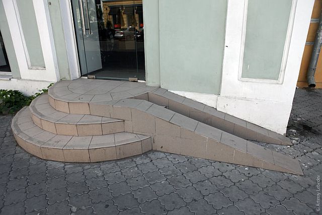 Wheelchair ramps can be different (42 pics)