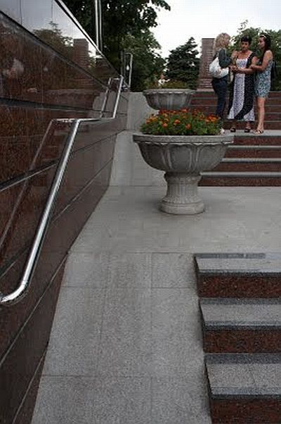 Wheelchair ramps can be different (42 pics)