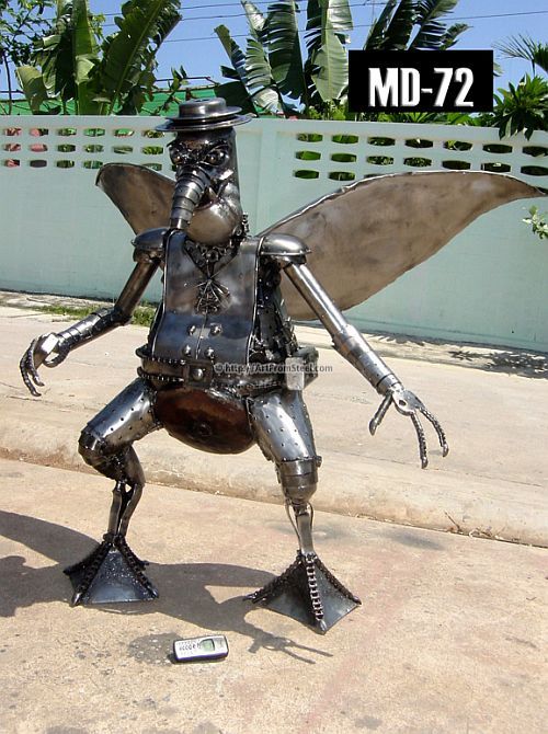 Hand-made recycled statues (77 pics)