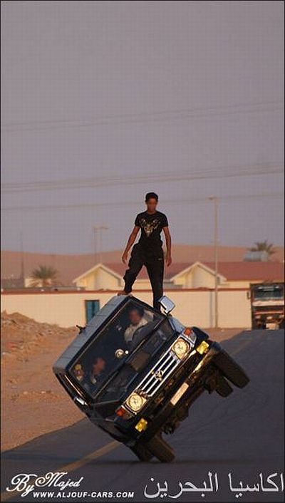 Extreme car stunts (14 pics) - Izismile.com