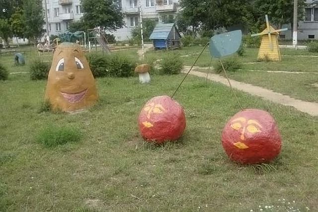 A playground where children would better not to go (37 pics)