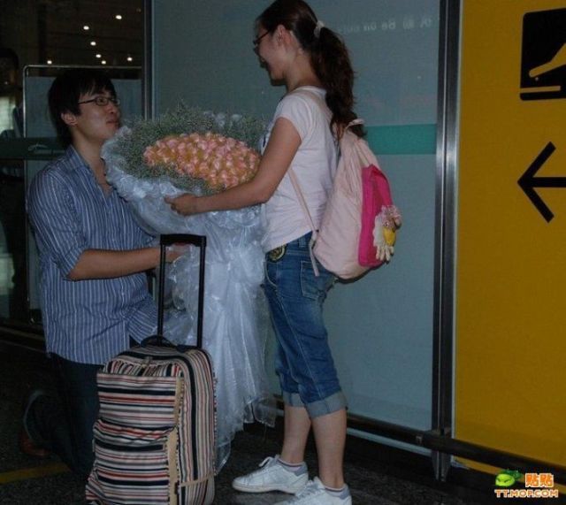 How to make a proposal and surprise the girl (16 pics)