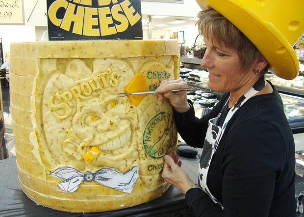 Cheesy art out of cheddar by Lady Sarah Kaufmann (13 pics)