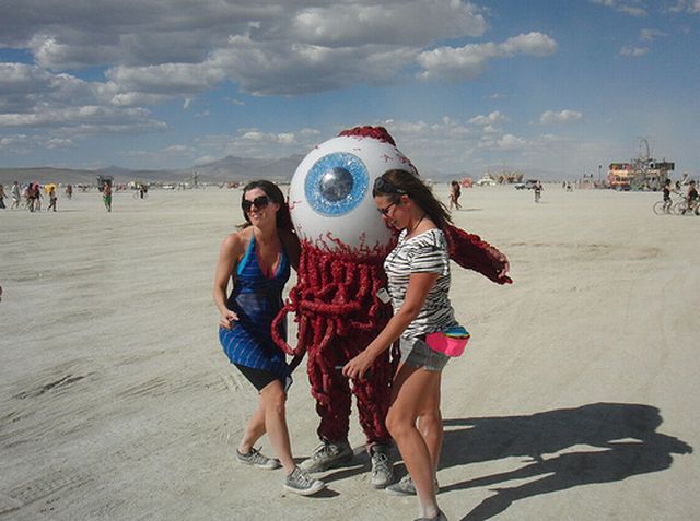 Burning Man Festival 2009 in the Nevada desert (35 pics)