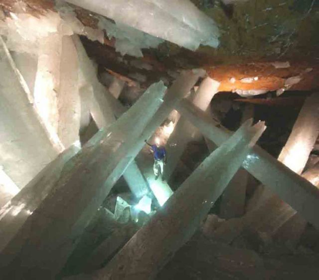 The Crystal Cave of Giants – as beautiful as it is dangerous (27 pics)