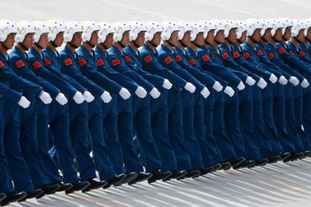 Chinese pilots’ preparation for the parade (6 pics)
