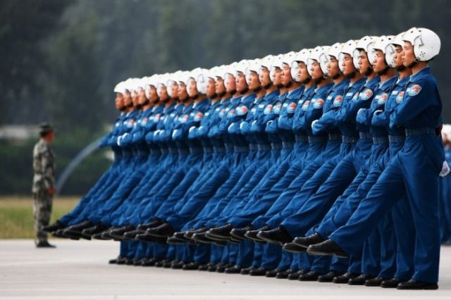 Chinese pilots’ preparation for the parade (6 pics)