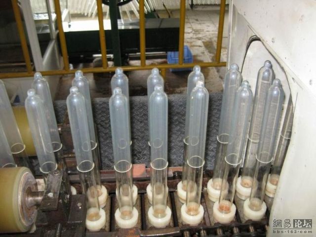 Chinese factory of condoms (16 pics)