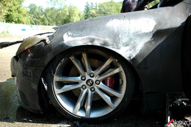 Burnt Hyundai Genesis Coupe (25 pics)