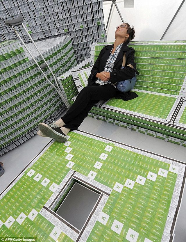 Hotel made from 200,000 plastic keys (6 pics)