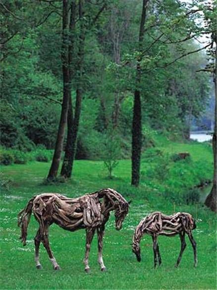 Driftwood sculptures of horses by Heather Jansch (32 pics)