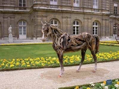 Driftwood sculptures of horses by Heather Jansch (32 pics)
