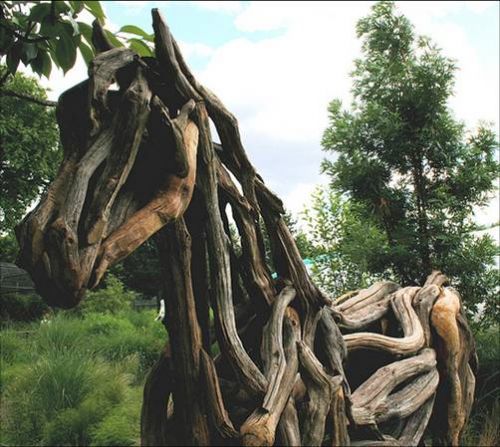 Driftwood sculptures of horses by Heather Jansch (32 pics)