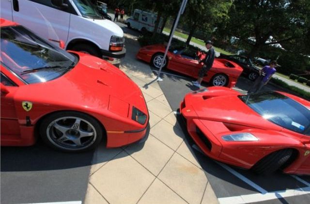 How they park super cars (8 pics)