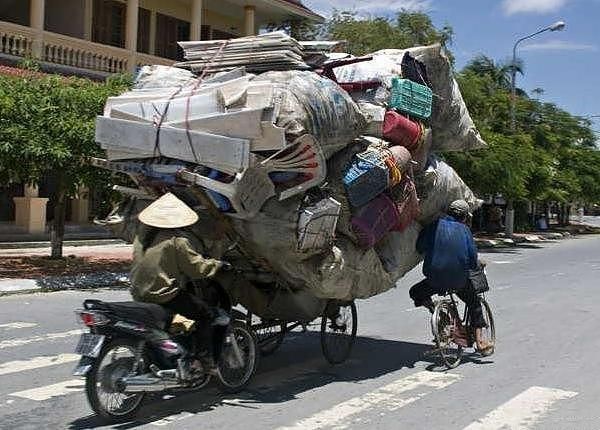 Bicycles loaded way too much (10 pics)