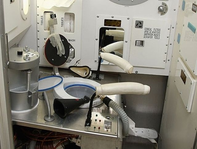 Toilet of International Space Station (9 pics)