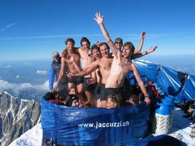 Jacuzzi at a 5 km altitude (22 pics)