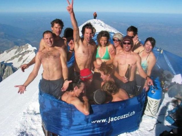 Jacuzzi at a 5 km altitude (22 pics)