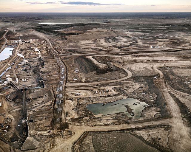 Beautiful pictures of landscapes altered by industry from  Edward Burtynsky (21 pics)