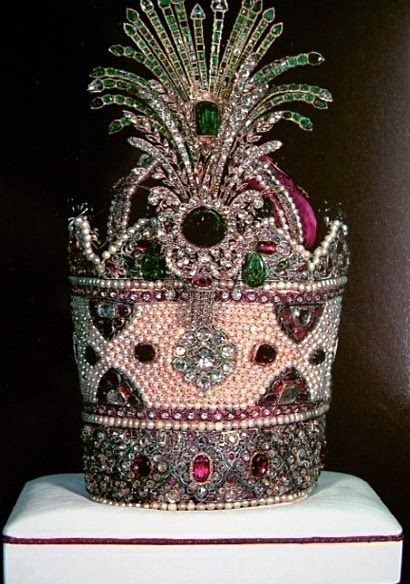 Royal crowns and tiaras (47 pics)
