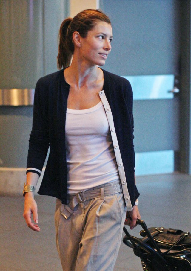 Jessica Biel without make up is still gorgeous (7 pics)
