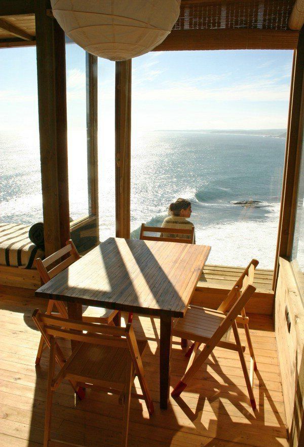 House on the cliff (13 pics)