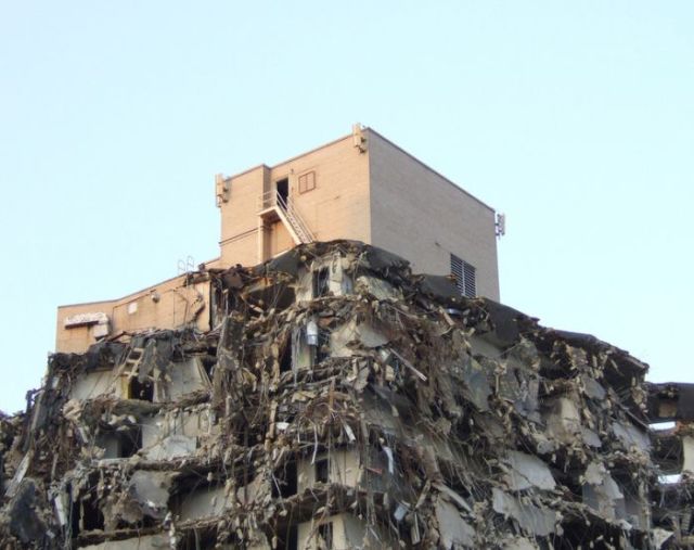 Weird building demolition (3 pics)