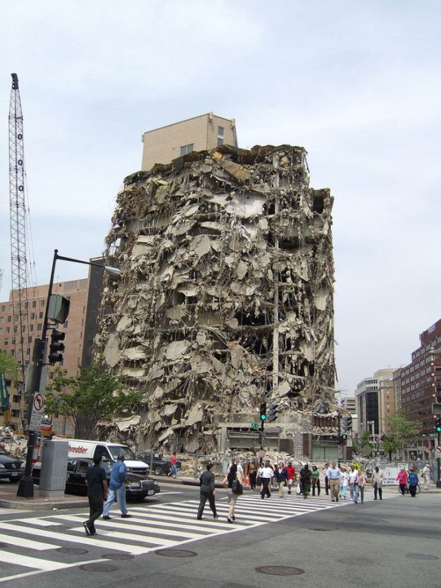 Weird building demolition (3 pics)