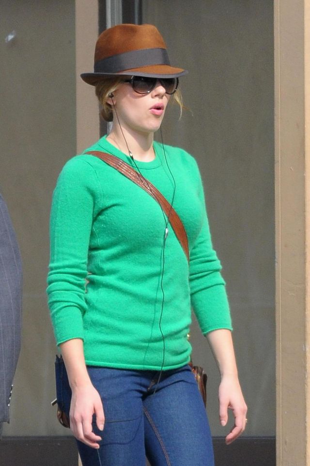 Scarlett Johansson (5 pics)