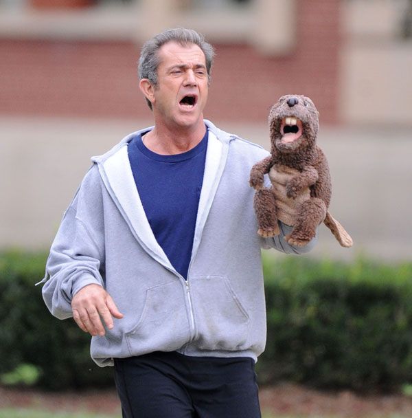 Mel Gibson while filming a scene from a new movie directed by Jodie Foster (10 pics)