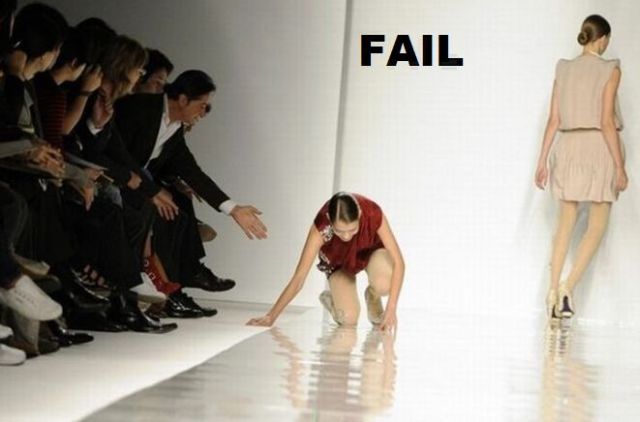 Falling on the catwalk – how to fail and win at the same time! (6 pics)