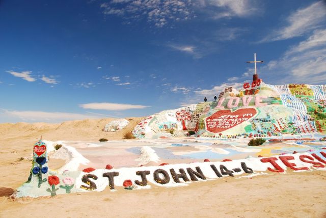 Salvation Mountain - a magnificent installation (32 pics)