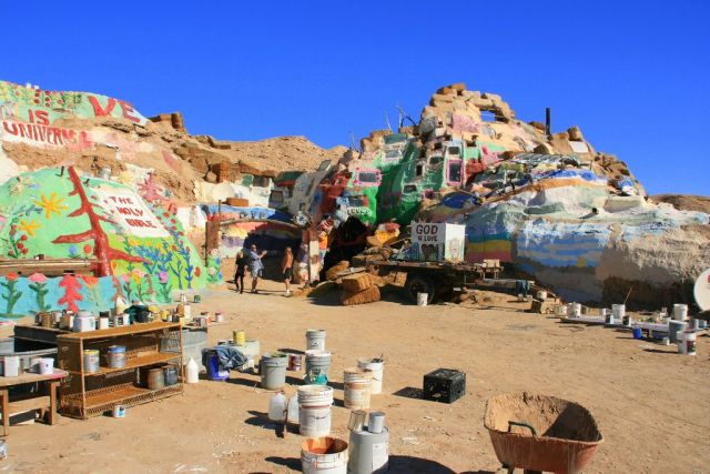 Salvation Mountain - a magnificent installation (32 pics)