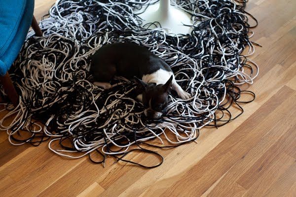 Carpets made out of shoelaces (12 pics)