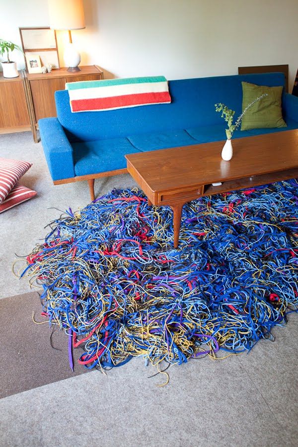 Carpets made out of shoelaces (12 pics)