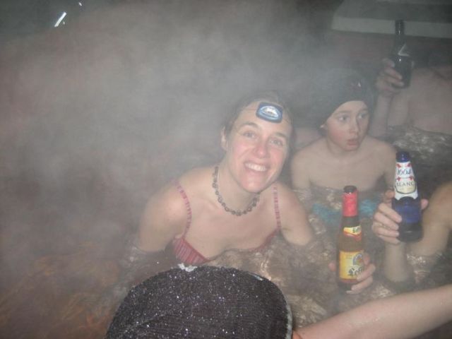 In a hot tub on a mountain top! (23 pics)