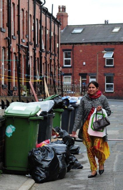 Streets of rubbish in Leeds – paradise for rats and flies! (6 pics)