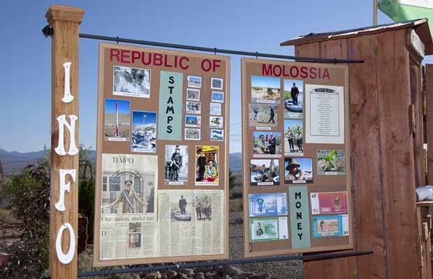 Molossia - The smallest republic in the world (15 pics)