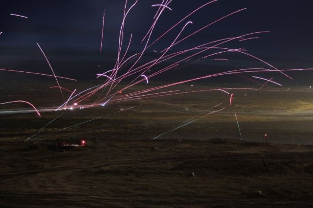 How does a battle look like in the night? (19 pics)