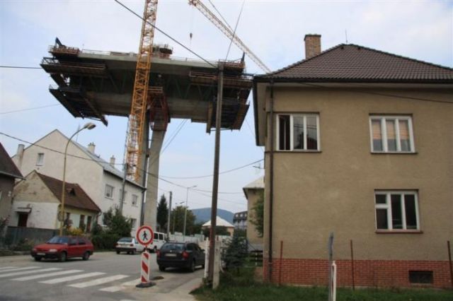 Bridge construction (3 pics)