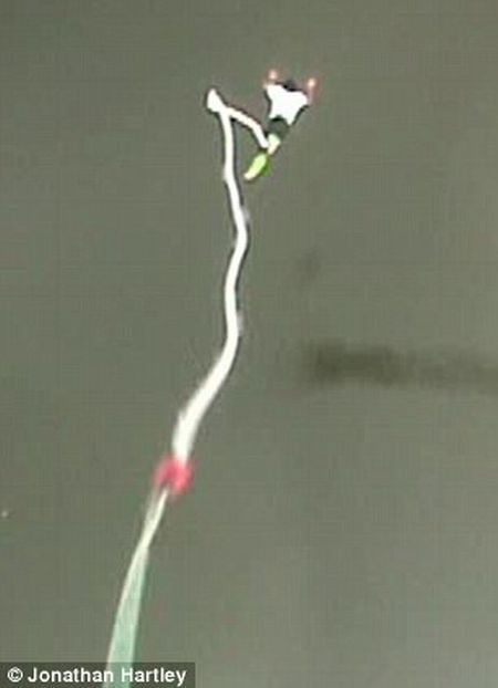 Failed bungee jumping – how to fall in the water at 80 mph! (5 pics + 1 video)