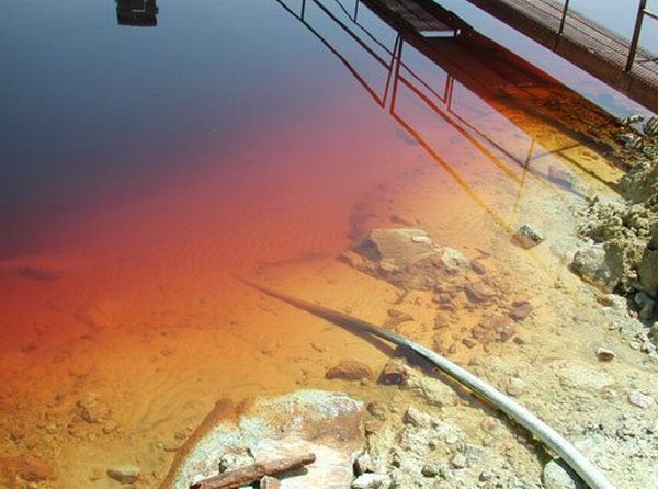 The most toxic lake in the world (7 pics)