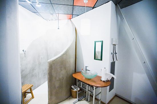 House in a missile silo (9 pics)