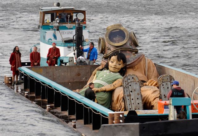 ‘The Berlin Reunion’ by France's Royal de Luxe street theatre company (35 pics)