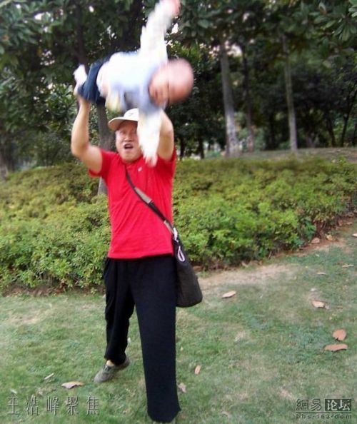 Extreme gymnastics for the baby (7 pics)