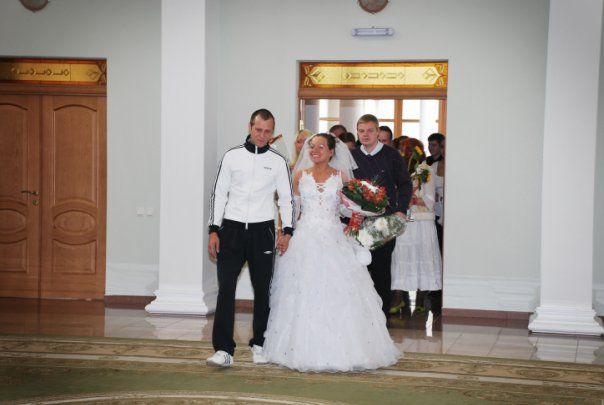 A groom who got married wearing an Adidas tracksuit! (20 pics)