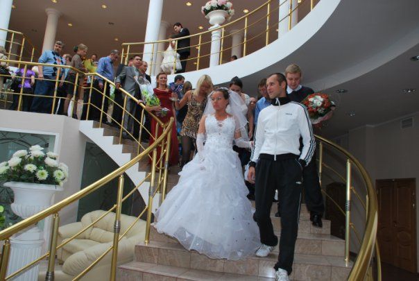A groom who got married wearing an Adidas tracksuit! (20 pics)