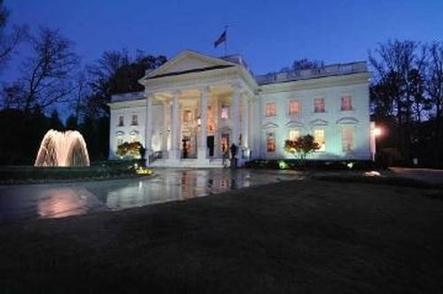 The White House is on sale!! (18 pics)