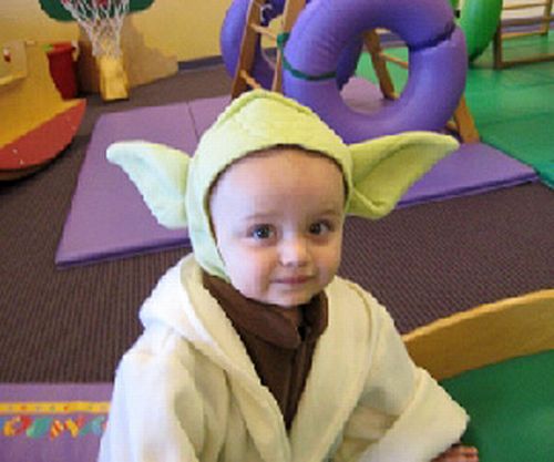 Babies wearing Star Wars and Star Trek costumes. Cute )) (18 pics)
