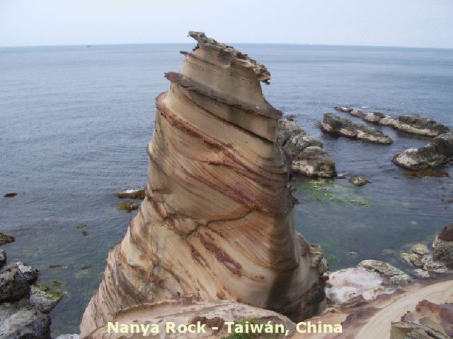 Beautiful rocks around the world (36 pics)